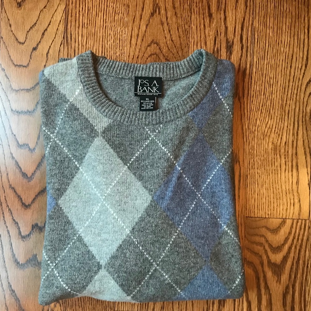 Jos A Banks argyle crew neck sweater (like new)